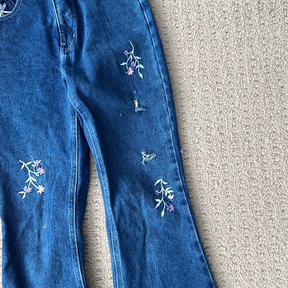 Flared Emergency 🚨 Exit Jeans - Picture 3 of 10